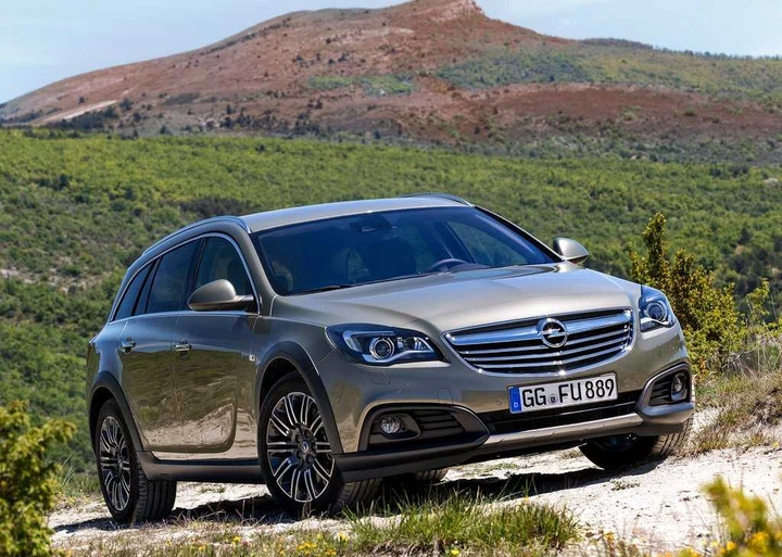 Opel Insignia Country Tourer, prime immagini ufficiali