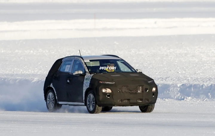 Hyundai Kona restyling, spiata durante i test