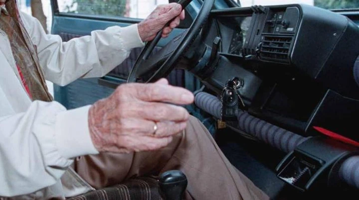 Guidare in tarda età fa bene alla salute