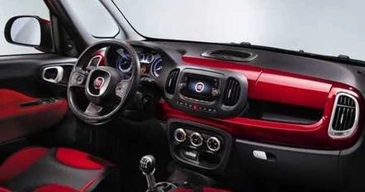 Fiat 500L, alla scoperta degli interni