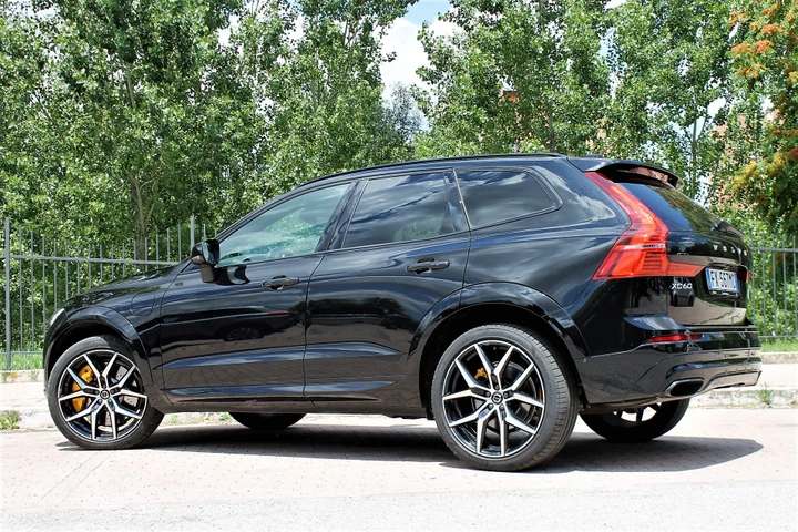 Volvo XC60 Polestar Engineered: la prova su strada