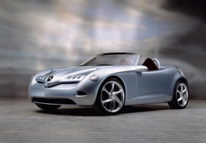 Mercedes SLA, inedita roadster a trazione anteriore