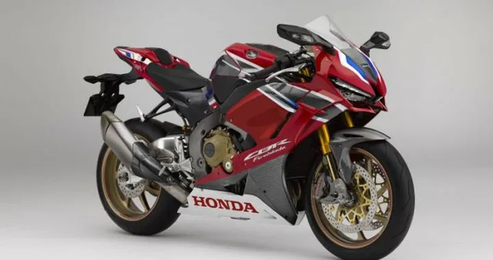 Honda CBR1000RR Fireblade: il debutto ad EICMA 2018?