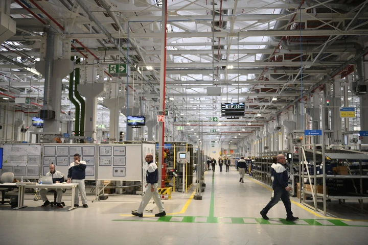 Produzione auto in Italia, una crisi mai vista: appena 10.800 veicoli realizzati a gennaio