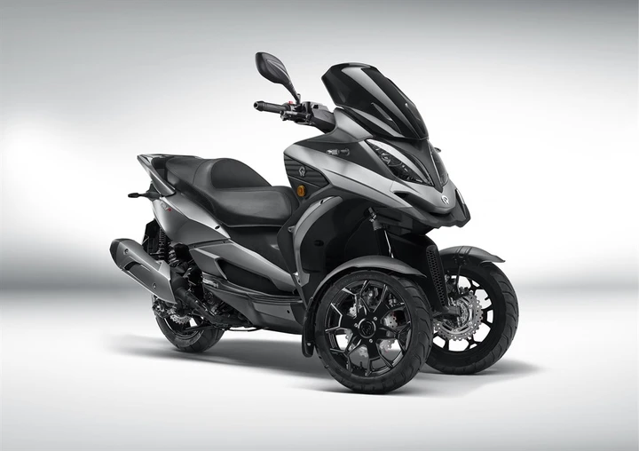 Quadro QV3: tre ruote e sospensione idraulica HTS