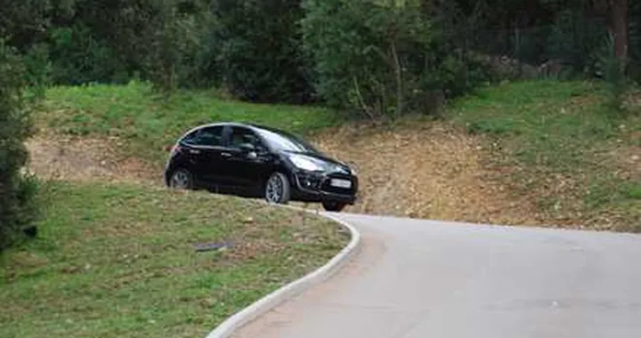 Test Drive Citroen C3 1.6 VTI 120 CV