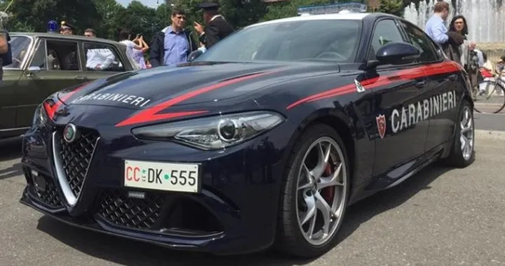 Alfa Romeo Giulia Quadrifoglio Carabinieri: da Milano a Como e ritorno in 40 minuti netti