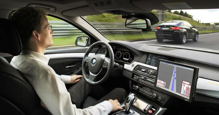 BMW e Mercedes-Benz: sospesa la collaborazione per la guida autonoma