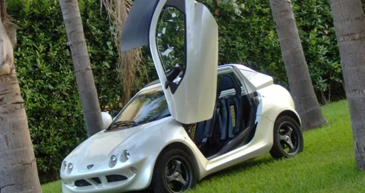SLC K300, la microcar in fibra di carbonio