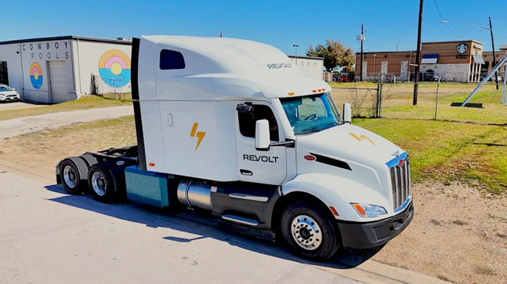 ReVolt Motors rivoluziona il trasporto pesante con il camion ibrido da 1.900 Km