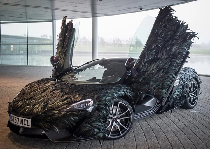 Arriva la supercar piumata, ma è un Pesce d'Aprile