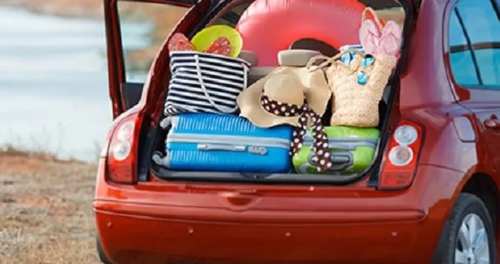 Auto carica di bagagli? Multe, sanzioni e rischi