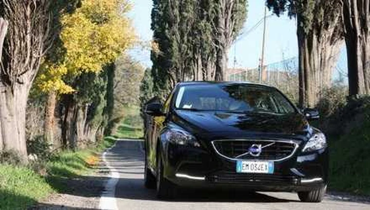 Volvo V40 D2 Momentum: prova su strada