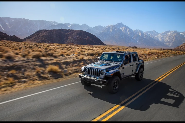 Jeep Wrangler 4xe First Edition e Rubicon 2021: immagini ufficiali