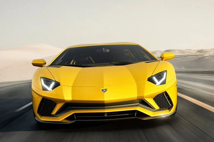Lamborghini Aventador S: immagini ufficiali