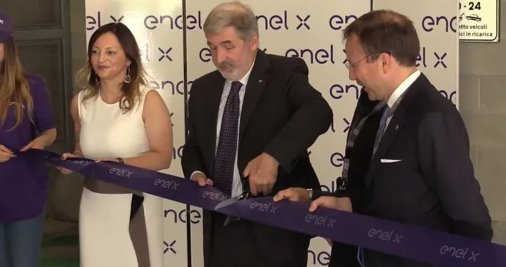 Auto elettriche: Enel X installa a Genova una nuova colonnina di ricarica