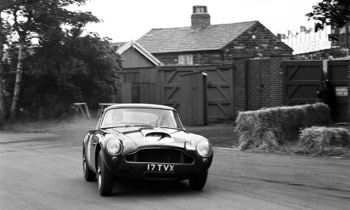 Aston Martin DB4 GT: le immagini ufficiali