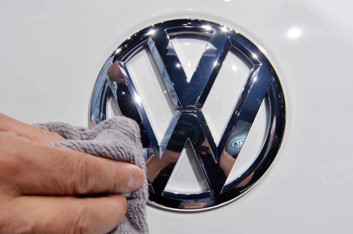 Volkswagen: stop alla produzione per due settimane