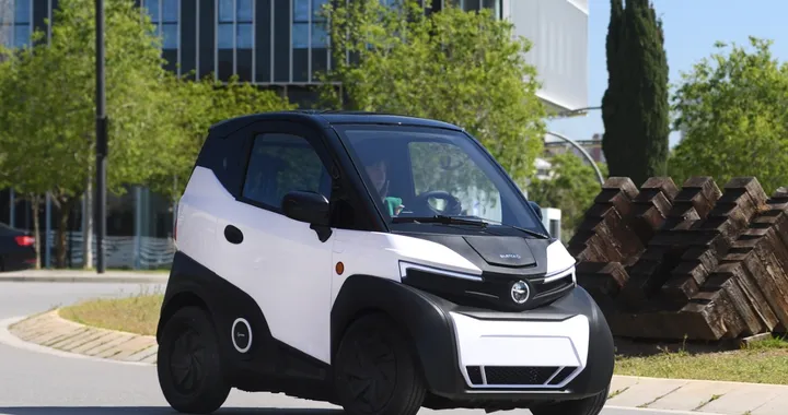 Nissan lancia le Nanocar Silence S04: veicoli elettrici leggeri e compatti per la città
