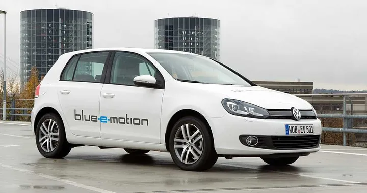 Golf blue-e-motion: l'elettrica attesa per il 2014