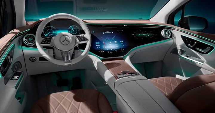 Mercedes EQE SUV: le immagini degli interni in anteprima