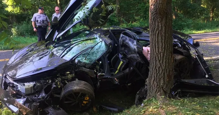 Clamoroso: acquista una McLaren 720S e la distrugge il giorno dopo