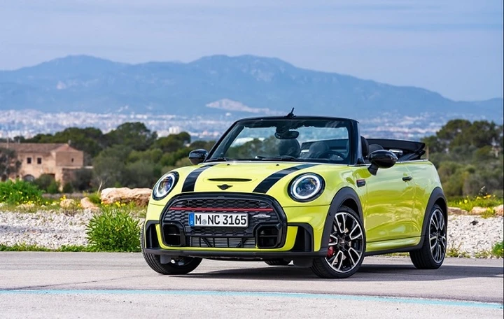 Mini John Cooper Works 2021 3 porte e Cabrio: allestimento e dotazioni