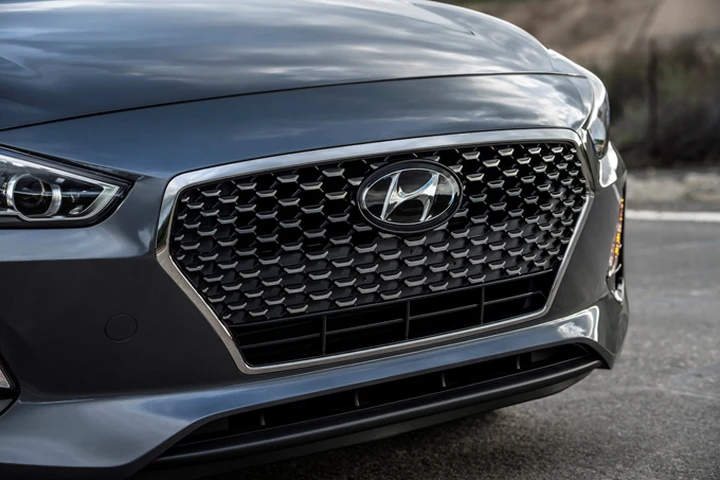 Hyundai Elantra GT: teaser prima del debutto