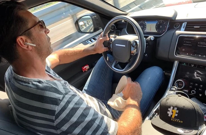 Gianluigi Buffon: in auto a 155 km/h e senza le cinture, è già polemica sui social