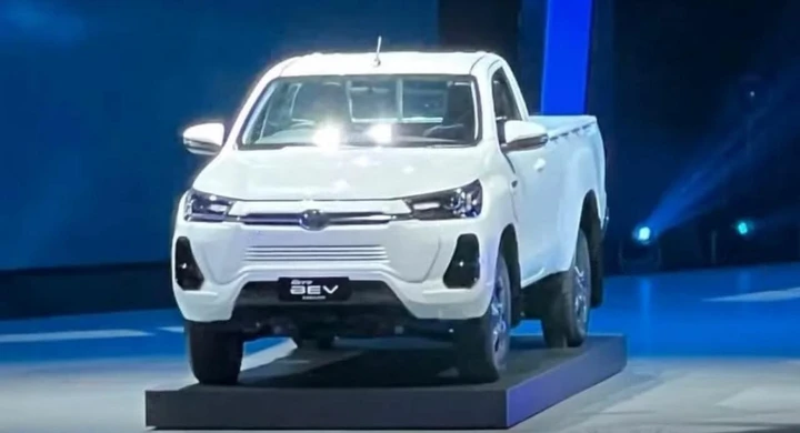 Toyota Hilux concept elettrico