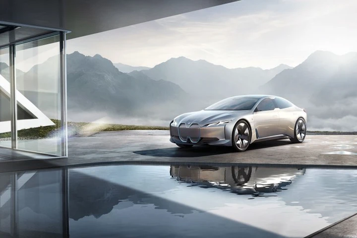 Bmw i4: nuove informazioni sull’inedita berlina elettrica della Casa tedesca