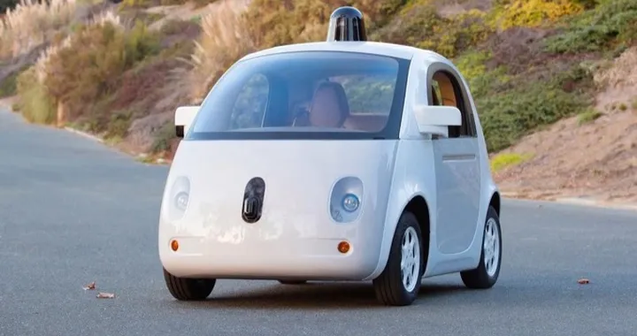 Sfiorato incidente tra due auto autonome
