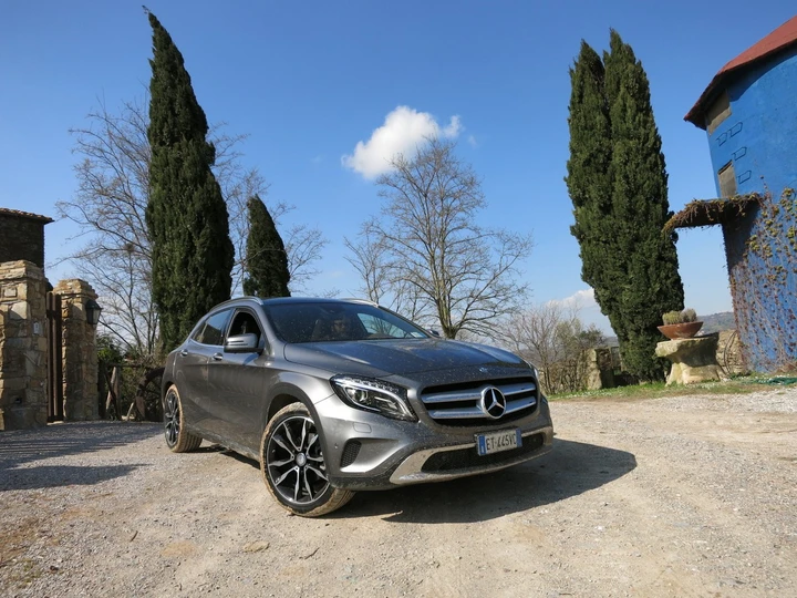 Mercedes-Benz GLA, il test drive su strada