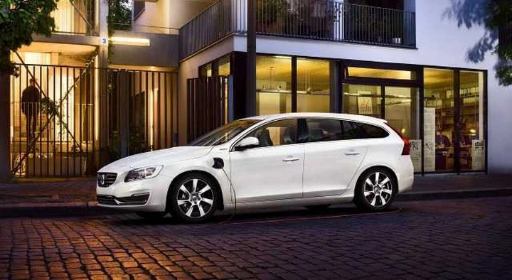 Volvo V60 ibrida: aumentata la produzione