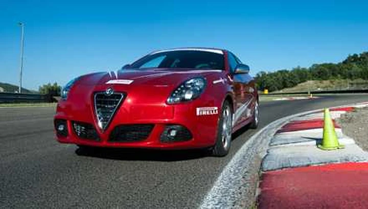 Guida Sicura: a scuola con De Adamich sulla Giulietta Quadrifoglio Verde