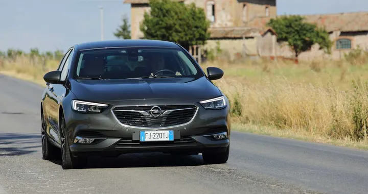 Nuova Opel Insignia: efficienza e prestazioni