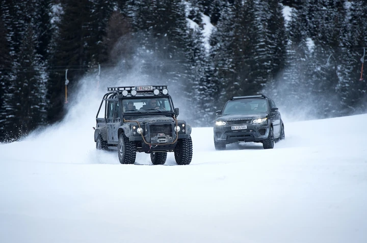 Jaguar Land Rover, 007 Elements: con James Bond a 3.000 metri di altezza