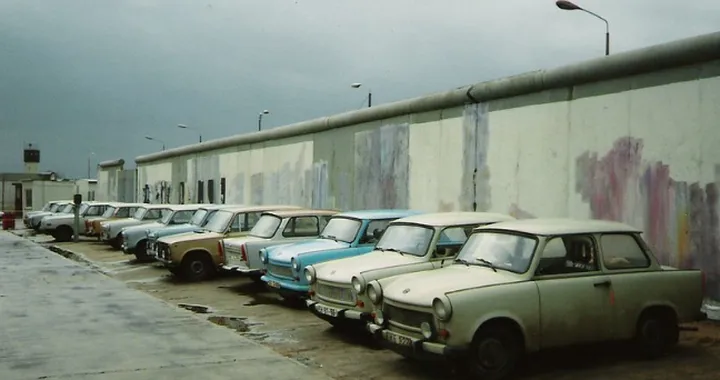 Caduta del Muro di Berlino: quando l'auto diventa simbolo di libertà