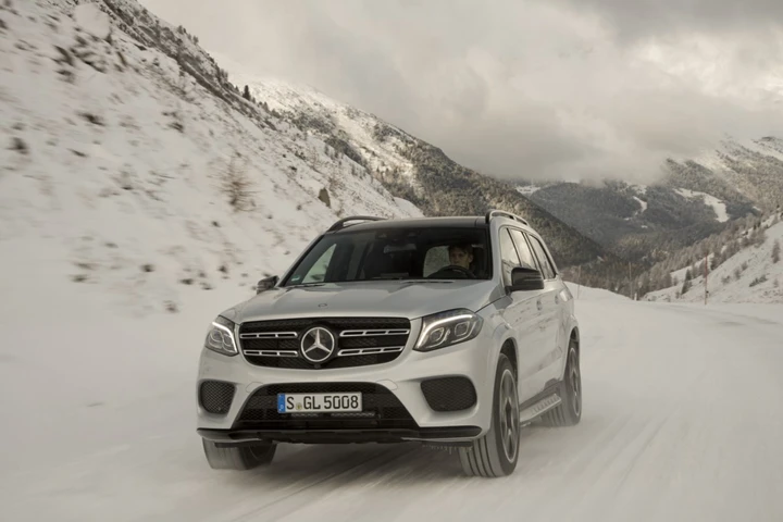 Nuova Mercedes GLS: primo contatto