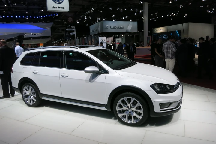 Volkswagen Golf Alltrack, live dal Salone di Parigi 2014