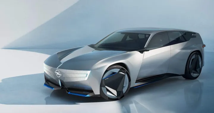 Opel STX Concept: a Parigi c'è la station wagon elettrica del futuro