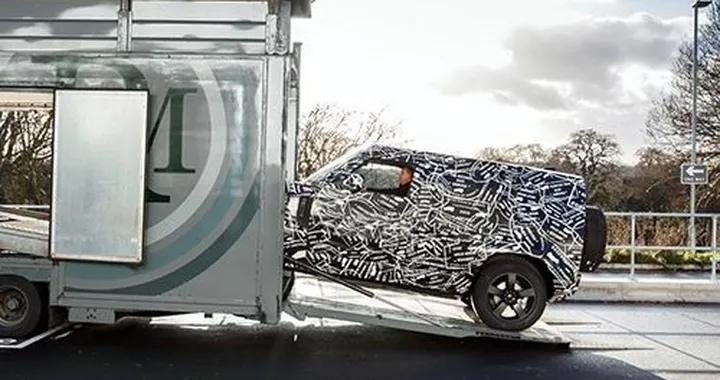 Land Rover Defender: un inedito teaser anticipa la nuova generazione
