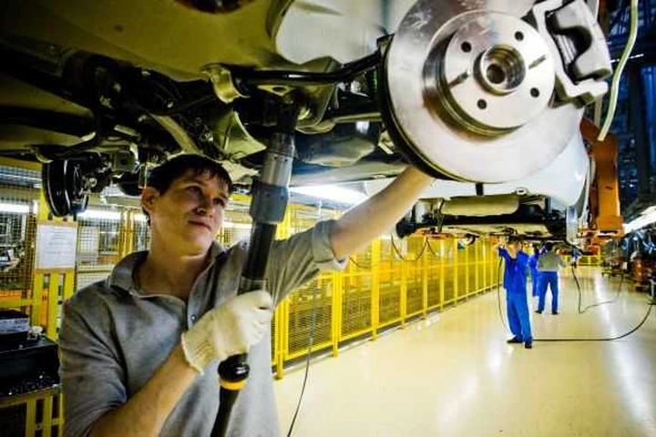 Avtovaz: troppo caldo, tutti a casa