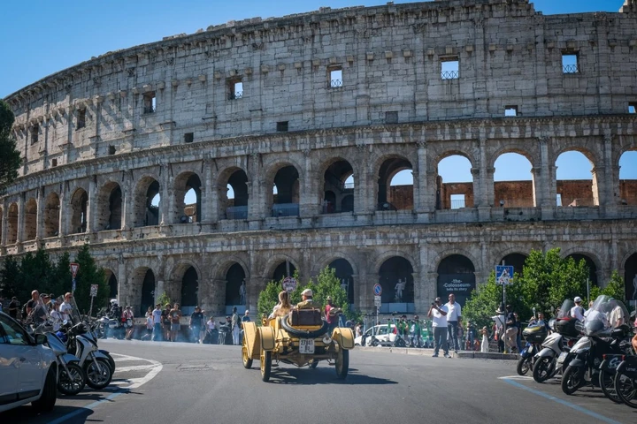 Giubileo ASI: le auto storiche celebrano la fede e la mobilità