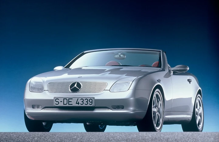 Mercedes SLK 1996-2016: la storia nelle immagini