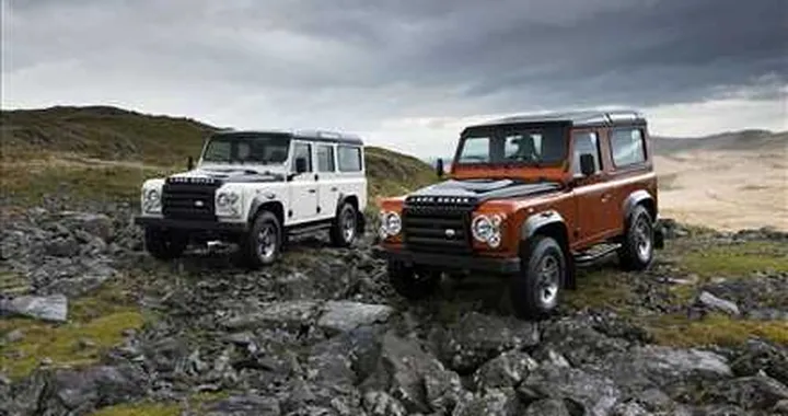 Land Rover Fire & Ice: due serie speciali per l'inossidabile Defender