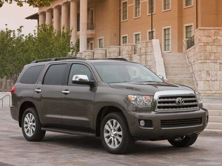 Toyota Sequoia Model Year 2011: 4x4... per 8