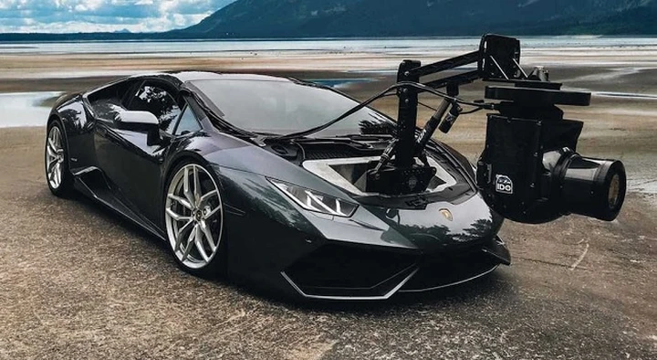 La camera car più veloce del mondo è una Lamborghini Huracan