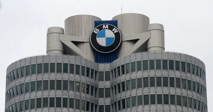 Bmw: maxi richiamo per un milione di veicoli a rischio incendio