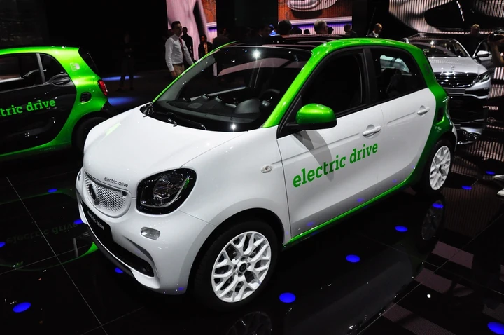 Smart FF EV al Salone di Parigi 2016